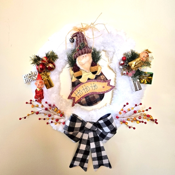 Handmade Fluffy Swifter 22" Christmas Wreath with Santa and Elves - Picture 6 of 10